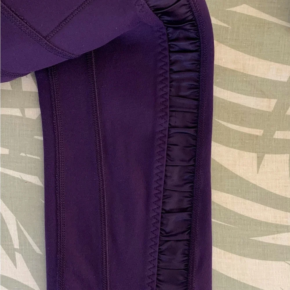 Lululemon Purple Side Gathered Satin Detail Leggings Sz 2 - Picture 6 of 13